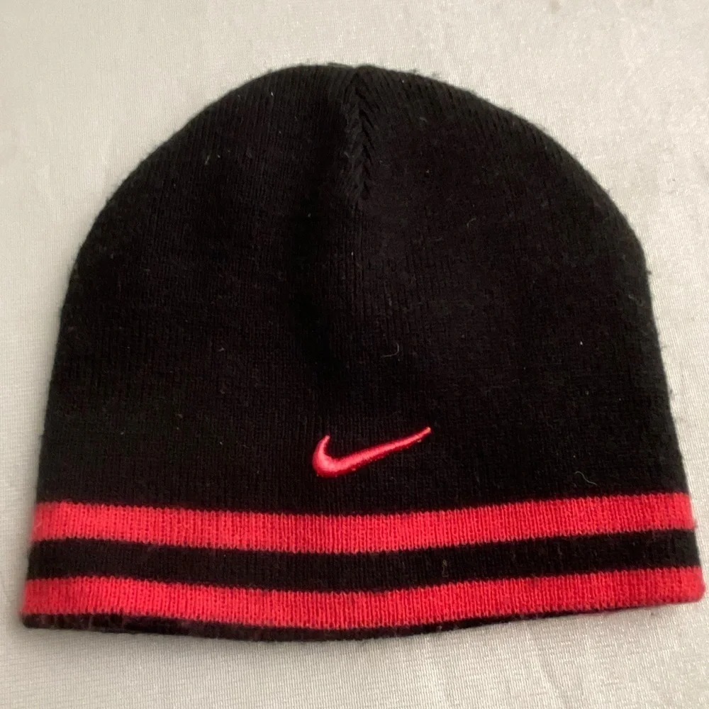 Nike reversible black neon pink stripe knit beanie hat
